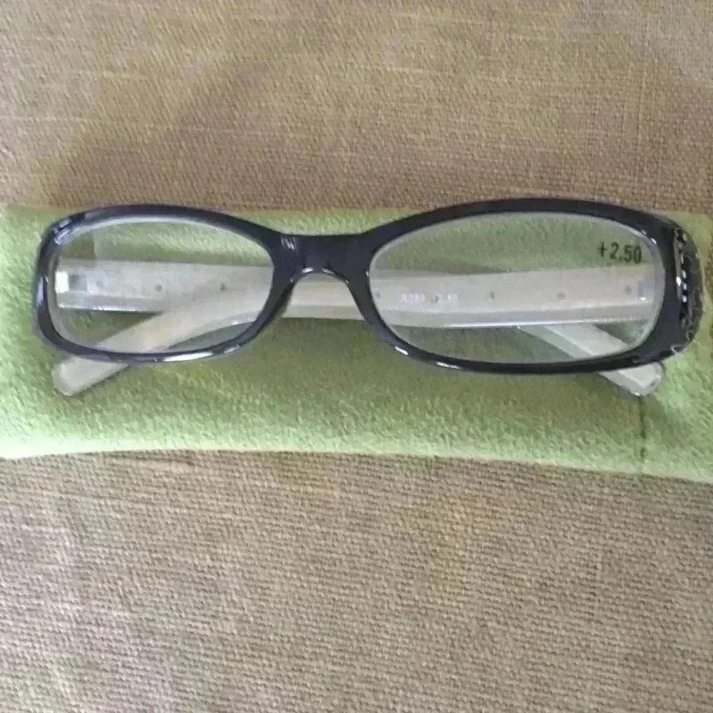 🌸$5 COPY - ☔️ Brown Reading Glasses | +2.5